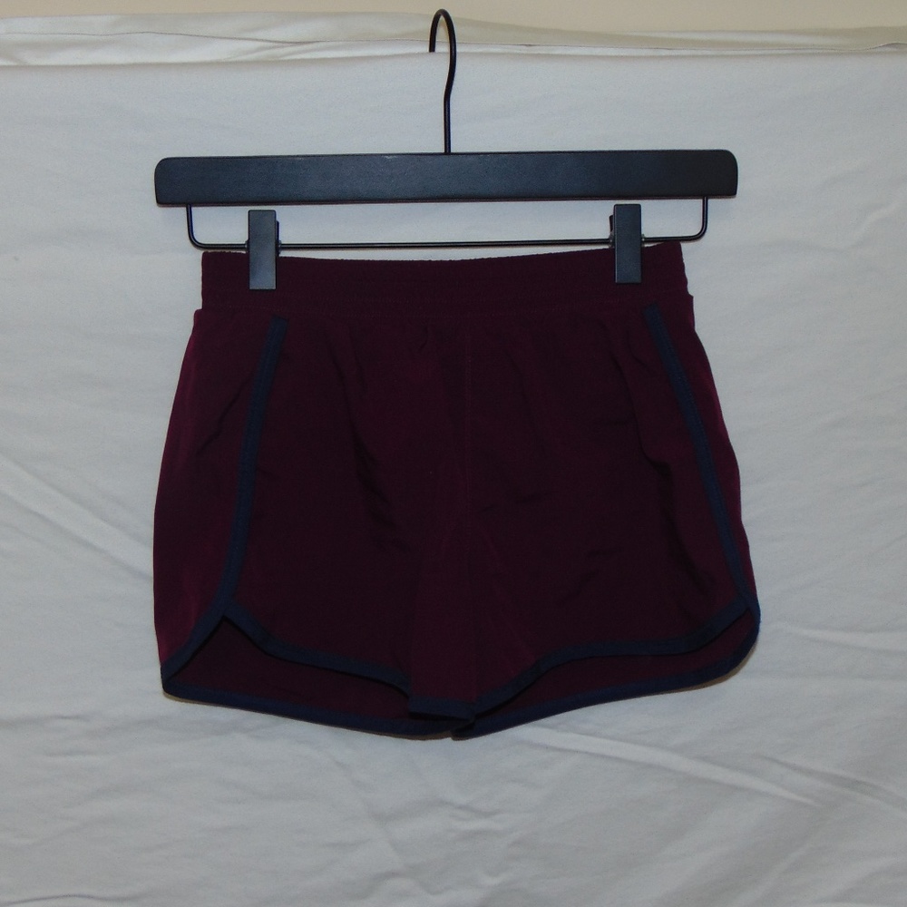 Girls burgundy active shorts
